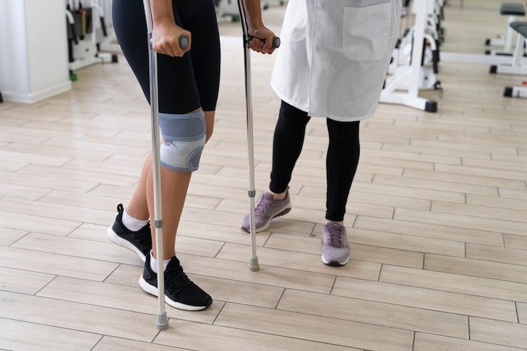 How does GS Physiotherapy Personalize Total Knee Replacement Physiotherapy for Each Patient?