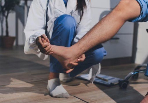 How does GS Physiotherapy Diagnose and Treat Plantar Fasciitis in Sector-51, Gurugram?